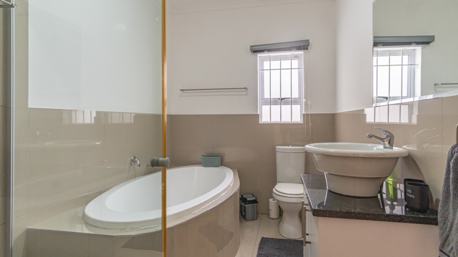 3 Bedroom Property for Sale in Parklands North Western Cape